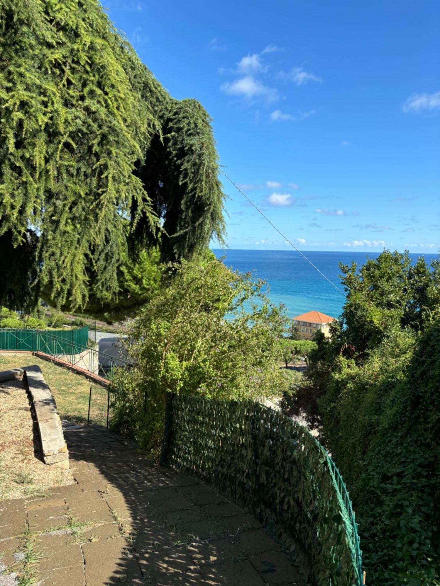 Il Giardino Del Mare Apartment Ventimiglia Exterior photo