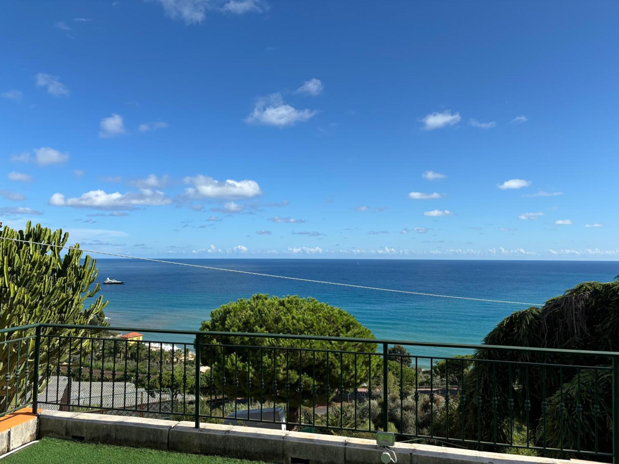 Il Giardino Del Mare Apartment Ventimiglia Exterior photo